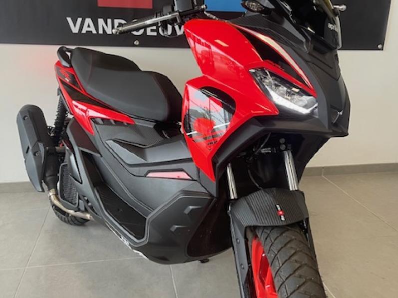 APRILIA SR GT 125 SPORT ABS E5+ / 453 KM / LEASING 59 EUROS *