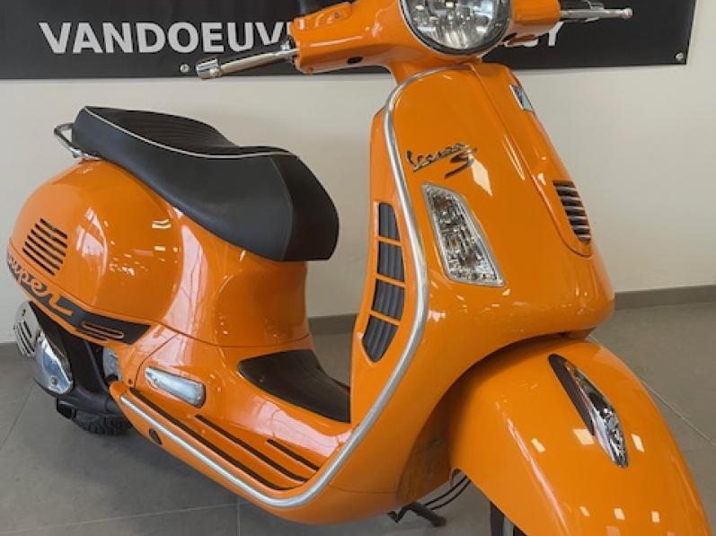 VESPA GTS SUPER SPORT - GARANTIE 1 AN